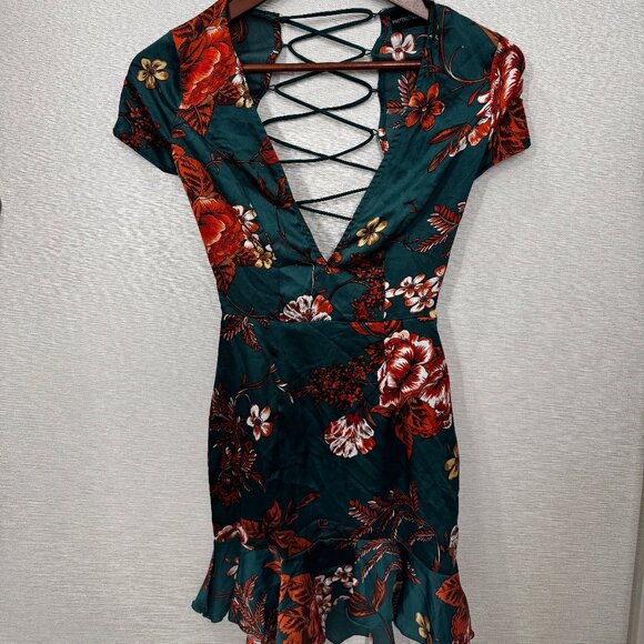 Pretty Little Thing Green Floral Dress Womens Size 0 Lace Up - Picture 1 of 3